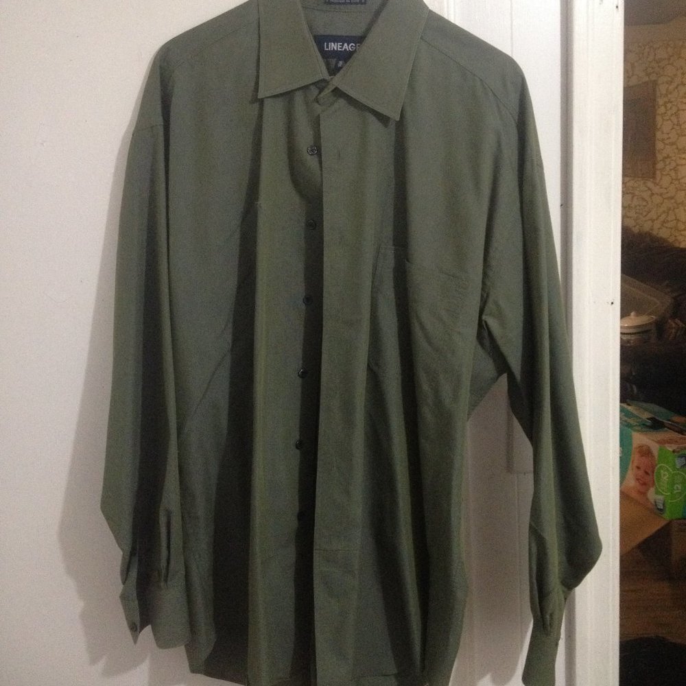 Mens Green Shirt. Size 16.5 (34/35)